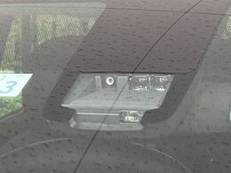 【トヨタセーフティセンス】走行中に前方の車両等を認識し、衝突しそうな時は警報とブレーキで衝突回避と被害軽減をアシスト。より安全にドライブをお楽しみいただけます。