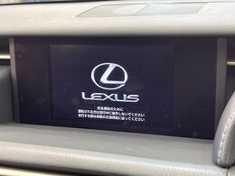 【メーカー純正ナビ】インテリアに溶け込むスタイリッシュな「専用設計」メーカーナビを装備♪視認性や操作性など基本性能にも優れ、より上質なカーライフをお楽しみいただけます。