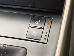 【シートベンチレーション】夏場は涼しい風でお尻や背中の熱やムレを防ぎ、冬はエアコンよりも早く温まってポカポカに！季節を問わず快適に過ごせます。
