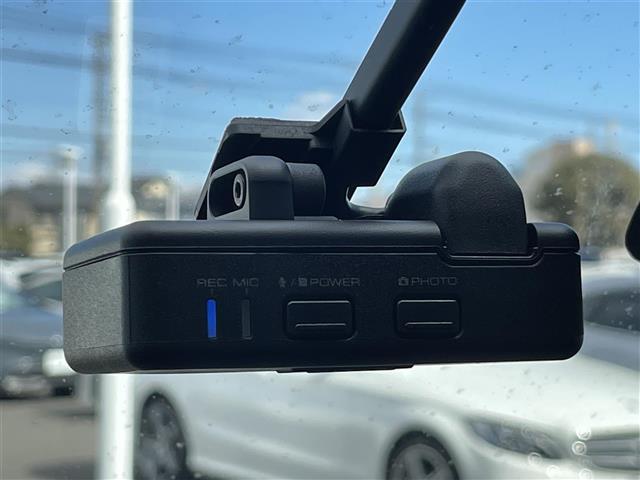 【ドライブレコーダー】映像・音声などの運転中の記録を残します。事故などを起こした起こされた時の証拠になりえますので、もしも時でも安心ですね。