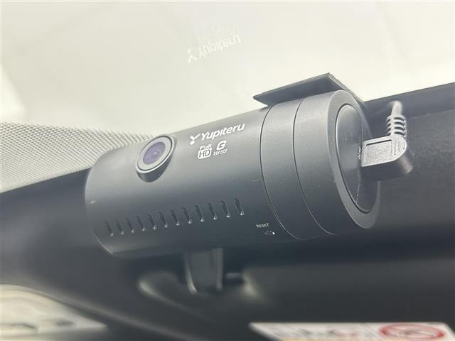 【ドライブレコーダー】映像・音声などの運転中の記録を残します。事故などを起こした起こされた時の証拠になりえますので、もしも時でも安心ですね。