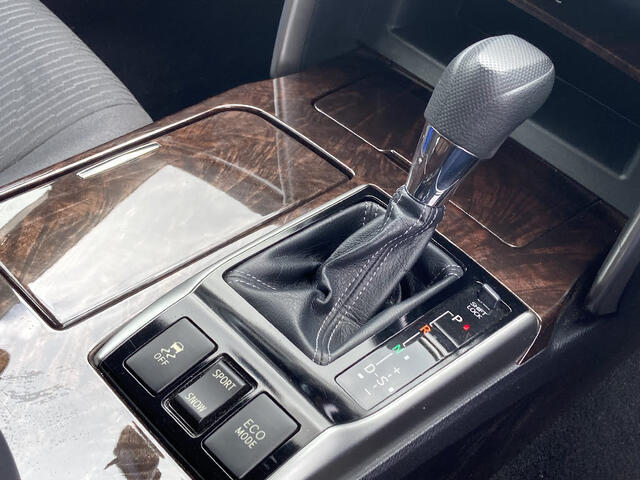 ●仕入れ段階で徹底したチェックを行い、厳しい審査にパスした車だけを展示・販売しています。弊社ではこれをプロチェックと呼び、数十の独自チェック項目に基づき、車の状態を調べ上げています。