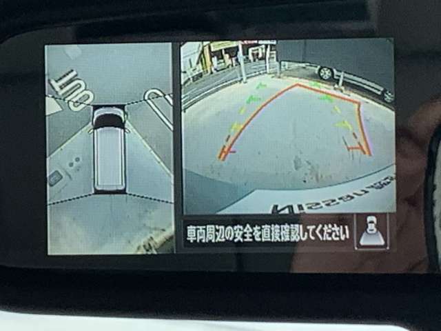 【全周囲カメラ】クルマの真上から見ているかのような映像が見れるので、駐車が苦手な方には特にうれしい装備です♪