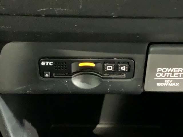 いまや快適なカーライフに欠かせないETCが付いています。