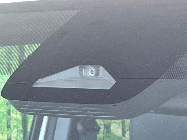 【トヨタセーフティセンス】走行中に前方の車両等を認識し、衝突しそうな時は警報とブレーキで衝突回避と被害軽減をアシスト。より安全にドライブをお楽しみいただけます。