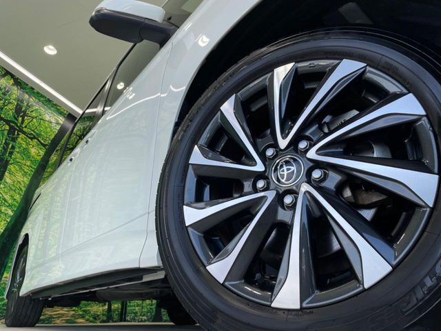 【純正17インチアルミホイール】外観にマッチした純正アルミホイールを装着しております。各種社外アルミホイールや、スタッドレスタイヤも取扱いしております。是非ご相談ください♪