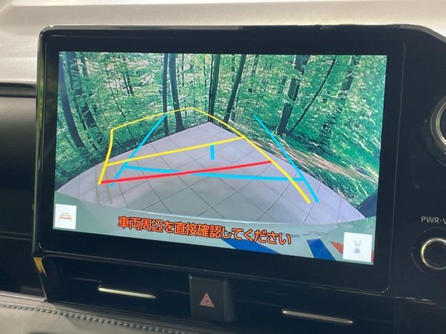 【バックカメラ】駐車時に後方がリアルタイム映像で確認できます。大型商業施設や立体駐車場での駐車時や、夜間のバック時に大活躍！運転スキルに関わらず、今や必須となった装備のひとつです！