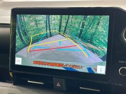 【バックカメラ】駐車時に後方がリアルタイム映像で確認できます。大型商業施設や立体駐車場での駐車時や、夜間のバック時に大活躍！運転スキルに関わらず、今や必須となった装備のひとつです！