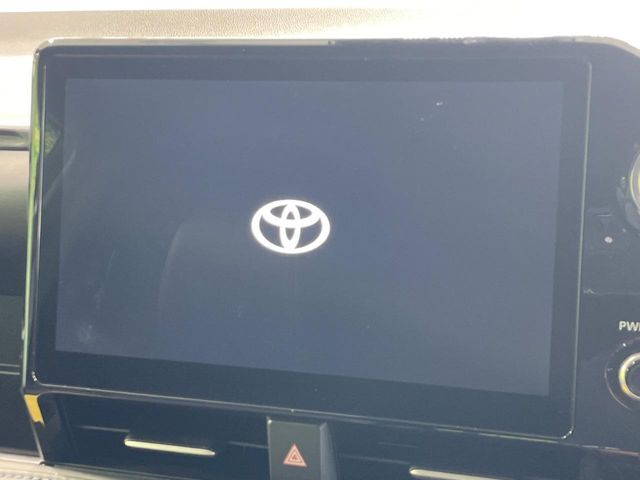 【10.5インチナビ】高級感とインパクトのある大画面ナビを装備。各種オーディオ操作はもちろん、スマホ連携もできる利便性の高いナビです♪