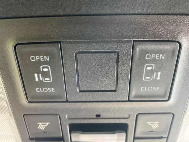 【両側パワースライドドア】スマートキーや運転席のスイッチで後席両側スライドドアの開閉が可能♪電動だから力を入れてドアを開ける必要が無く、小さなお子様でも簡単に開け閉めでき快適です♪