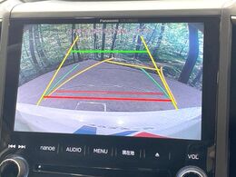 【バックカメラ】駐車時に後方がリアルタイム映像で確認できます。大型商業施設や立体駐車場での駐車時や、夜間のバック時に大活躍！運転スキルに関わらず、今や必須となった装備のひとつです！