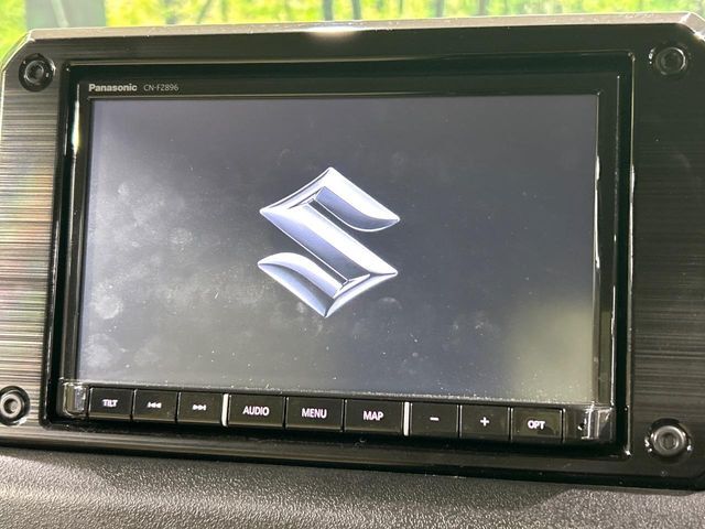【メーカー純正ナビ】インテリアに溶け込むスタイリッシュな「専用設計」メーカーナビを装備♪視認性や操作性など基本性能にも優れ、より上質なカーライフをお楽しみいただけます。