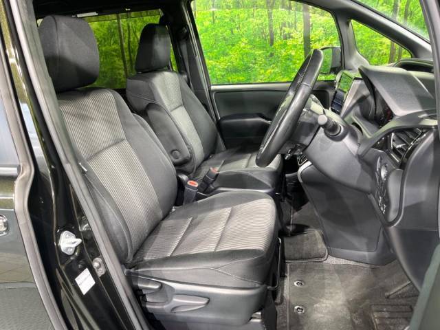 運転席シート廻りは使用感も少なく、良好な状態となっています。丁寧に使われていたことがよくわかりますね。