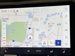 【9インチ　ディスプレイオーディオ】大画面ディスプレイへお持ちのスマートフォンと連携して、ナビやbluetoothでの音楽再生が可能です♪デザインはもちろん操作性も良好！別途ナビ機能の取付可能です♪