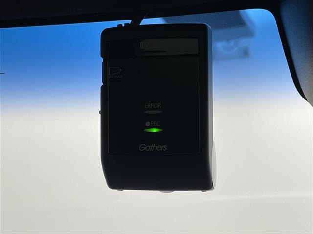 【ドライブレコーダー】映像・音声などの運転中の記録を残します。事故などを起こした起こされた時の証拠になりえますので、もしも時でも安心ですね。