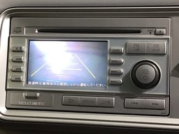 リバースギアに入れるだけで後方の表示へ切り替わります。夜間や雨の日の駐車も楽になりますよ。