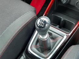 ■　装備2　■　6速マニュアルシフト：車を操るたのしさを！