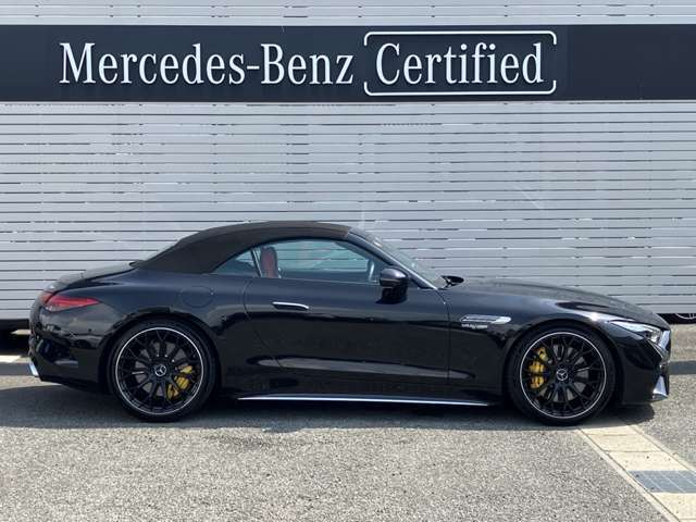 メルセデスの認定中古車では、専用のコールセンターにオペレータが24時間365日待機。万一走行不能となった場合でも、現場での応急処置、車両の牽引など無料でサポートします。