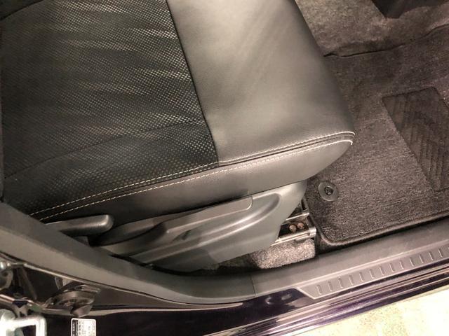 痛みの出やすい運転席シートの角、フロアマット、座面、ともに良好です