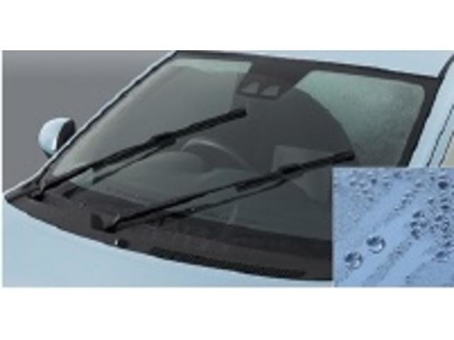 雨の日の運転は見えづらい！そんな方にはフロントのガラスコートがオススメ！プライス以上の便利さがあります。