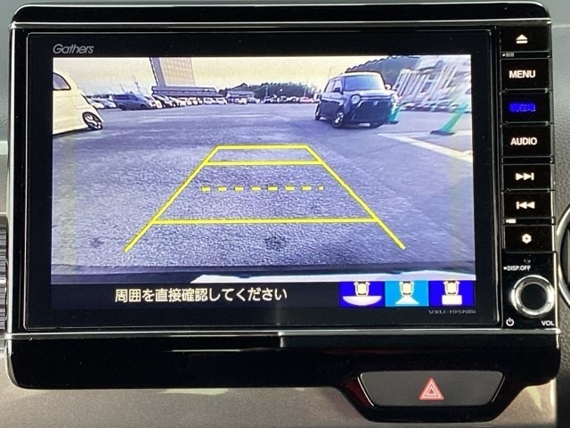 バックカメラも装備しております。車庫入れの苦手なお客様も安心！重宝してくれます！