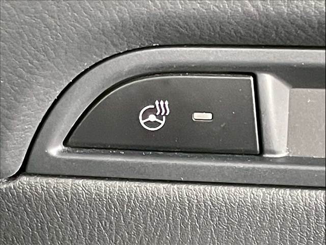【ステアリングヒーター】寒い冬の日にステアリングも温めてくれる便利機能です☆