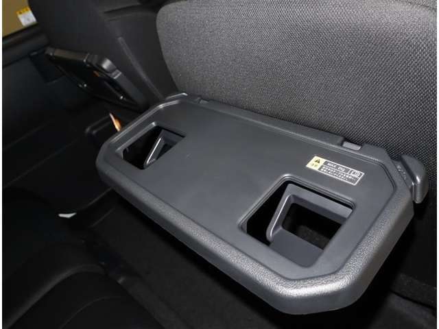 シートバックテーブルでドライブも快適です