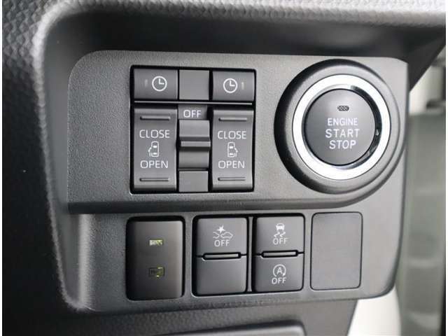 テレビコントロールスイッチと両側電動スライドドアで便利です