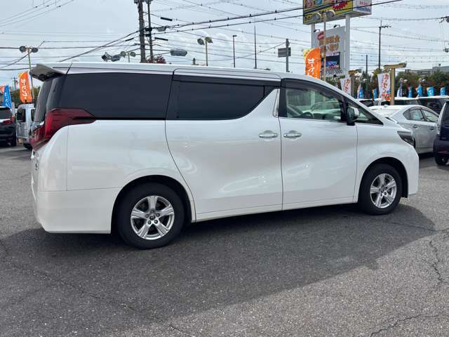 当店は国道1号線沿いの交差点に位置しておりますので、お車でのご来店はもちろん、電車でもアクセスが便利です。「月輪2丁目」交差点すぐ！