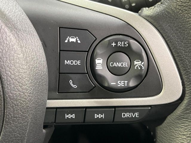 【レーダークルーズコントロール】高速道路での長距離走行が楽に！！自動で速度を保つクルーズコントロールが、衝突軽減システムと連携し、前方の車両を感知して車間を保つように速度調節してくれます！！