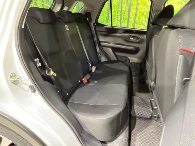 後部座席も気になるようなキズ・汚れやへたり等、大きなダメージはなく、良好な状態です。