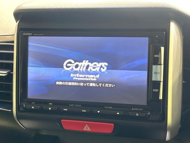 【純正ナビ】人気の純正ナビを装備。オーディオ機能も充実しており、Bluetooth接続すればお持ちのスマホやMP3プレイヤーの音楽を再生可能！毎日の運転がさらに楽しくなります！！