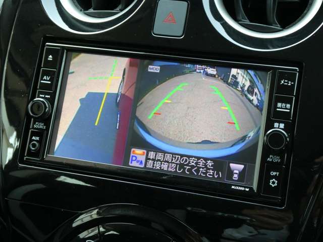 スイッチ操作により、「トップビュー」「フロントビュー」「サイドブラインドビュー」を切り替えが可能です。