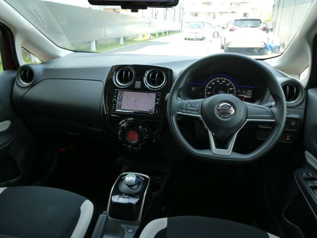 広々とした見晴らし角度を確保☆信号や標識の視認性が向上し、安全運転に貢献☆