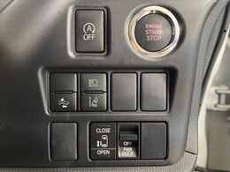 【トヨタセーフティセンス】走行中に前方の車両等を認識し、衝突しそうな時は警報とブレーキで衝突回避と被害軽減をアシスト。より安全にドライブをお楽しみいただけます。