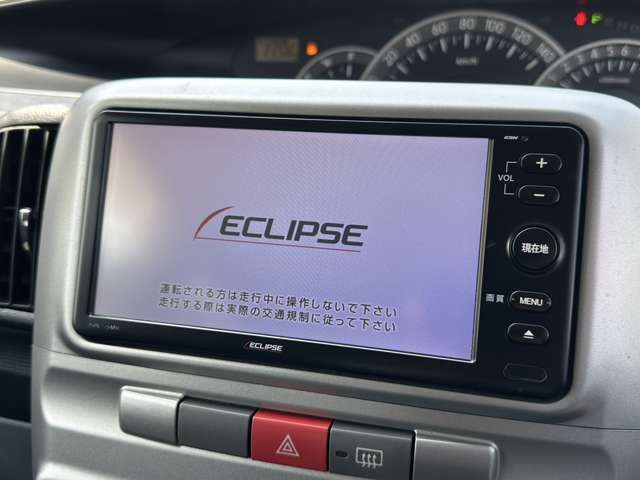 【社外メモリナビ】使いやすいナビで目的地までしっかり案内してくれます。CD/DVDの再生もでき、お車の運転がさらに楽しくなりますね！！