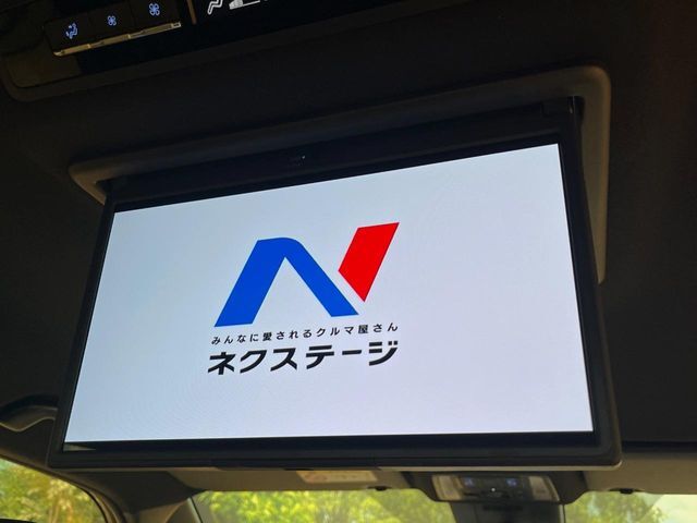 【フリップダウンモニター】大画面モニターで後席でもエンタメをお楽しみいただけます。小さなお子様にも大人気の装備です♪
