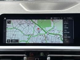 【純正ナビゲーション】BMWのナビゲーションは操作性も良く、詳細な地図情報と交通状況を見やすく表示し、快適なドライビングをサポートしながら目的地までナビゲートします。