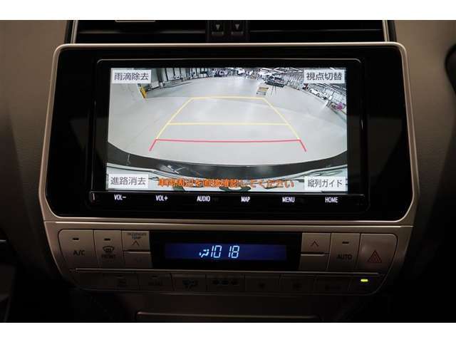 バックモニターがあれば車庫入れ時など、後ろが確認できて安心です。運転に自信がない方にはおすすめの装備です。ただし、バック時目視での確認も忘れずに。