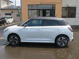 スズキコネクトが装備されてます。運転中の分からない事などはメーカーの方と直接連絡がとれて、お客様のお車の状態もメーカーが把握できる安心のシステムです。