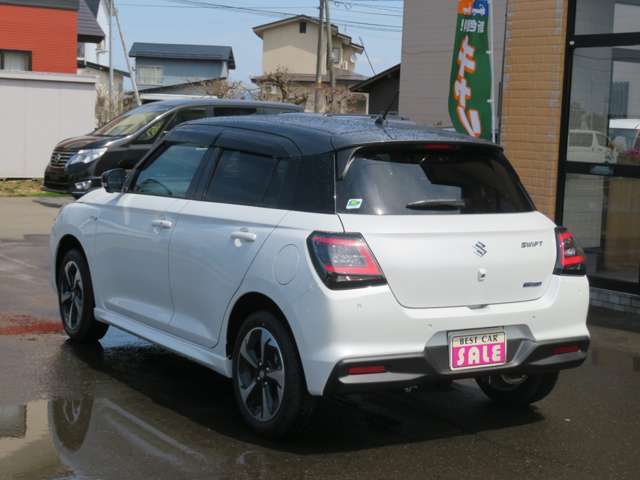 後退時もブレーキレーダーサポートが反応します。後退時踏み間違い防止機能付きです。