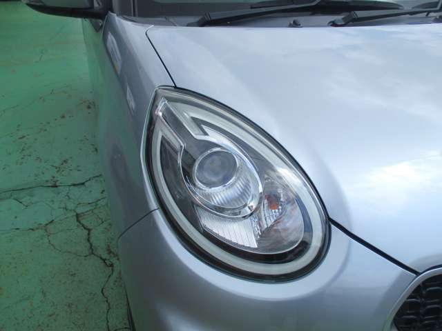 【鈑金・塗装】当社にて専用工場を完備していますので、万が一お車が傷ついてしまった、事故にあってしまった場合でも当社にて迅速に対応させていただきます。