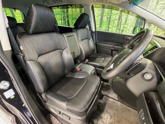 運転席シート廻りは使用感も少なく、良好な状態となっています。丁寧に使われていたことがよくわかりますね。