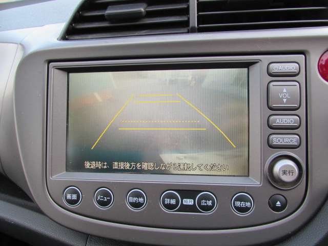 バックカメラ付です。モニター画面で後方の確認もできて安心です☆