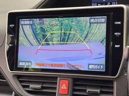 【バックカメラ】駐車時に後方がリアルタイム映像で確認できます。大型商業施設や立体駐車場での駐車時や、夜間のバック時に大活躍！運転スキルに関わらず、今や必須となった装備のひとつです！