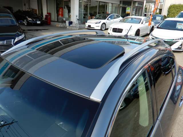 自社整備工場（指定工場）併設。車検や点検はもちろん、4輪アライメントテスター完備、一般修理、オイル交換、用品取付などにも対応します。サービス代車、レンタカーもご用意しております。