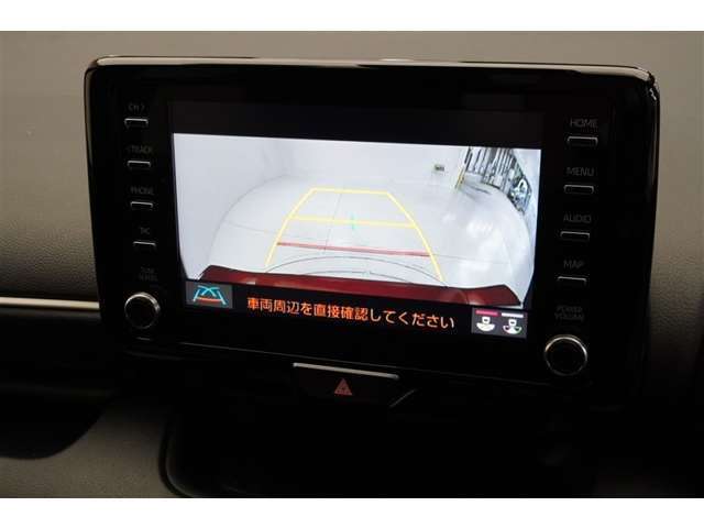 バックモニターがあれば車庫入れ時など、後ろが確認できて安心です。運転に自信がない方にはおすすめの装備です。ただし、バック時目視での確認も忘れずに。