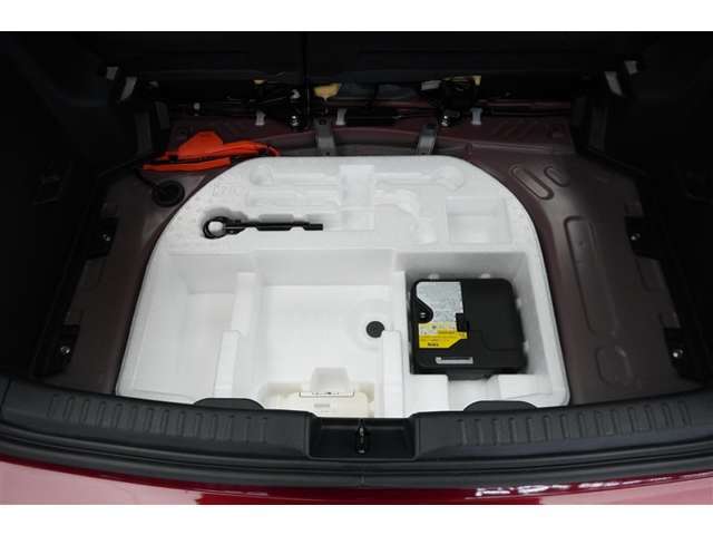 もしもの時のパンク修理キット。空気バルブに薬剤を入れて電動コンプレッサで空気を送り込むだけなので危険な作業や体力が少なくてすみます。ですがあくまで応急処置の為本修理が必要です。