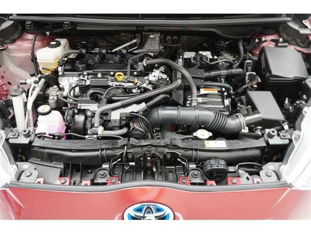 普段はあまり見ないエンジンルーム内も綺麗に仕上げています。見えないところも清潔に保ちたいですよね。