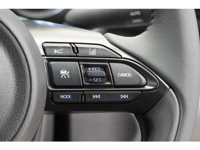 高速道路を頻繁に利用する方におすすめのレーダークルーズコントロール。前を走っている車との適切な距離を保って走行してくれます。長距離運転の疲労感も違いますよ。適度な休憩も忘れずに★